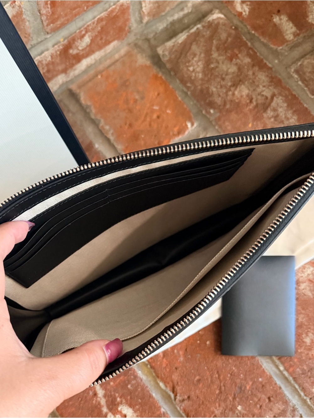Gucci GG Supreme Tiger Clutch - Picture 2 of 7